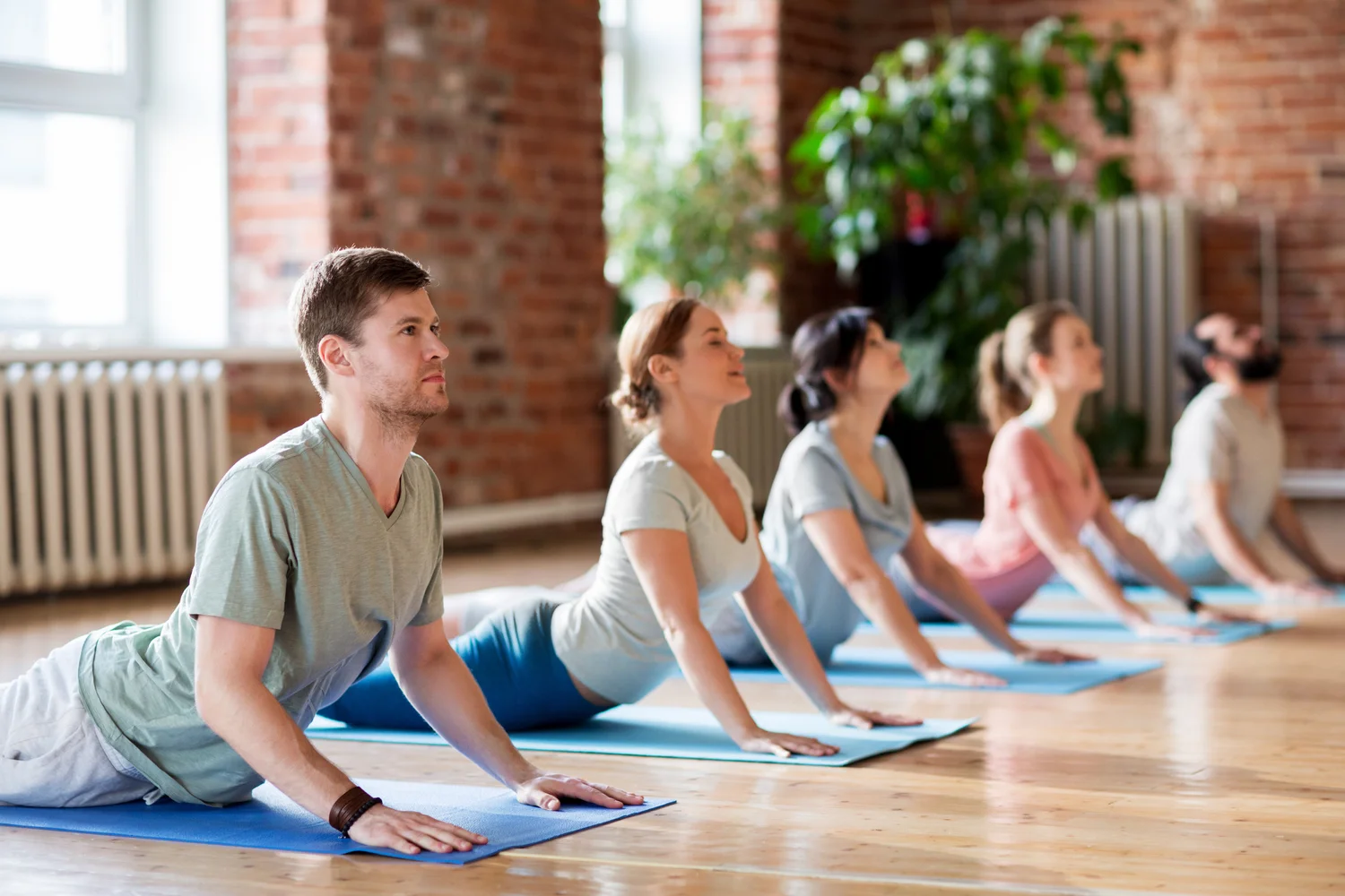 Yoga class in a studio, representing the wellbeing businesses that use reservie